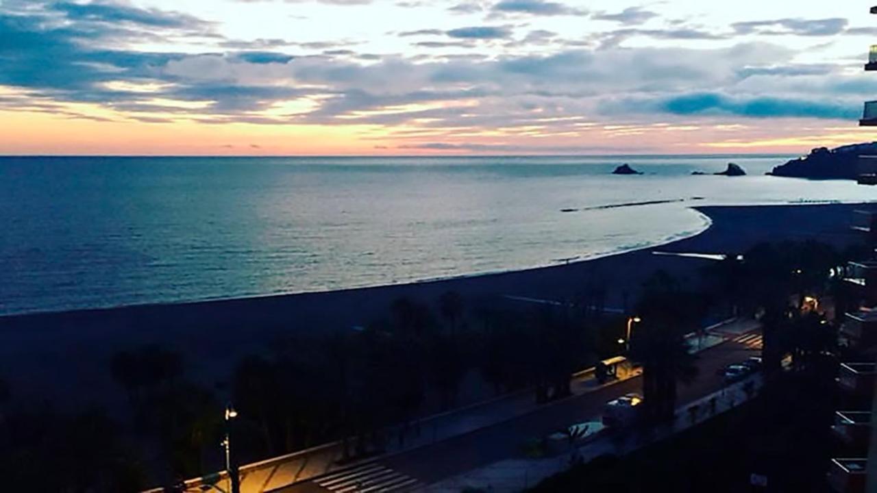 En La Playa Con Vistas De Ensueno Apartament